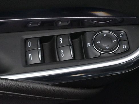 Used 2021 Cadillac XT4 Luxury w/ Cold Weather Package AWD/4WD image 13