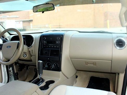 Used 2010 Ford Explorer XLT image 15
