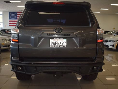 Used 2017 Toyota 4Runner SR5 AWD/4WD image 7