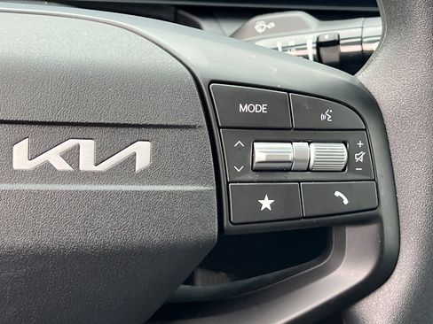 Used 2025 Kia K4 LXS image 26