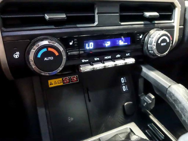 Used 2024 Toyota Tacoma SR5 AWD/4WD image 23