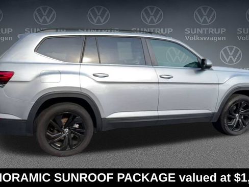 Used 2022 Volkswagen Atlas SE w/ Panoramic Sunroof Package FWD image 2