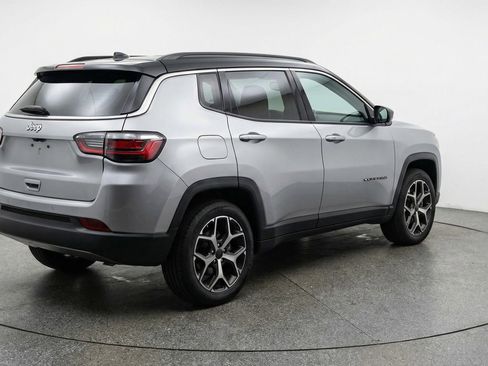 Used 2025 Jeep Compass Limited image 9