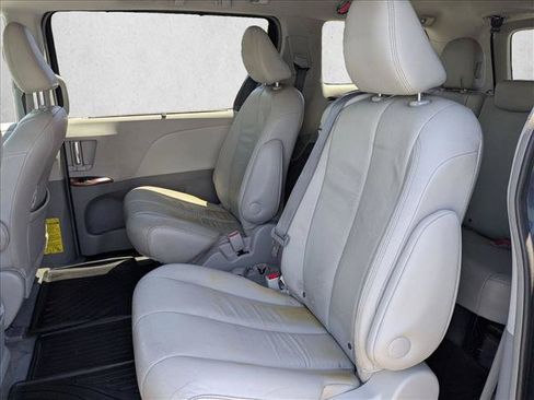 Used 2014 Toyota Sienna XLE FWD image 15