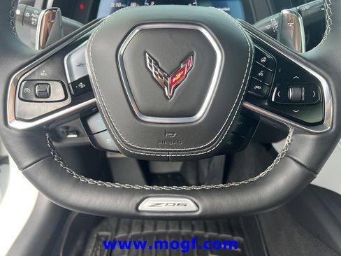 Used 2025 Chevrolet Corvette Z06 RWD image 13