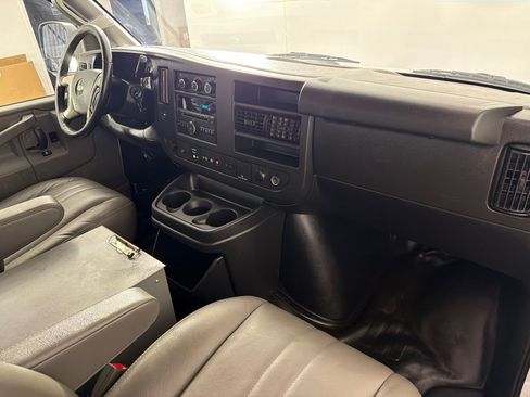 Used 2019 Chevrolet Express 3500 Extended w/ Driver Convenience Package RWD image 18