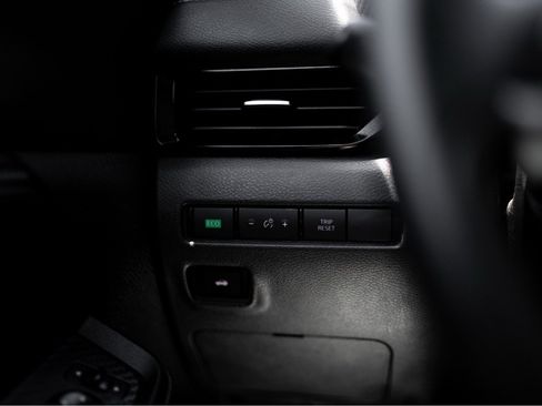 Used 2024 Nissan Sentra SV FWD image 16