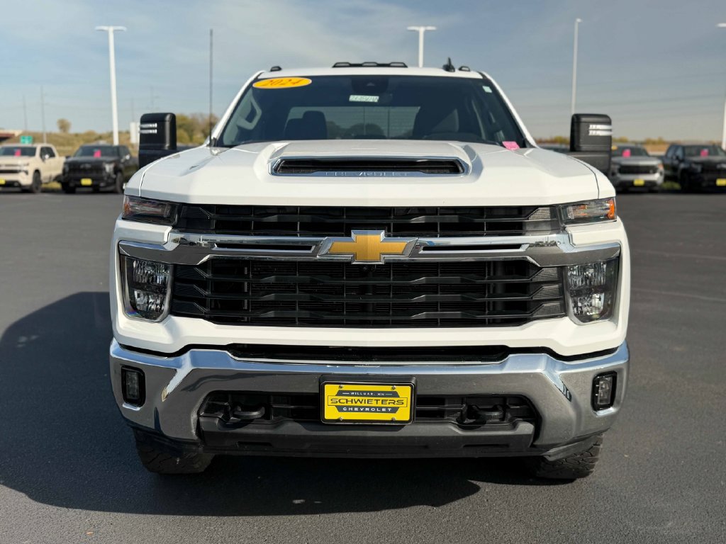 Used 2024 Chevrolet Silverado 3500 LT w/ Safety Package AWD/4WD image 2