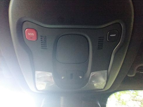 Used 2021 Jeep Renegade Latitude FWD image 31