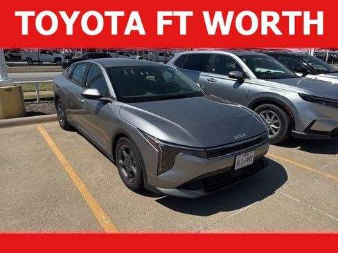 Used 2025 Kia K4 LXS image 1
