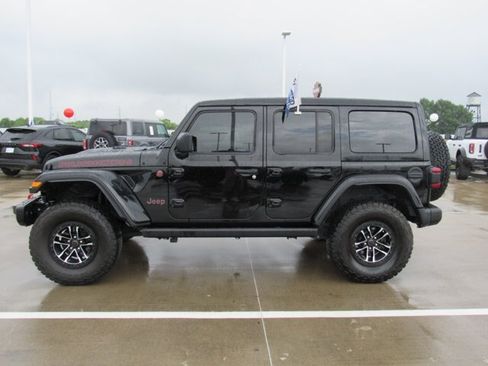 Used 2024 Jeep Wrangler Unlimited Rubicon AWD/4WD image 4