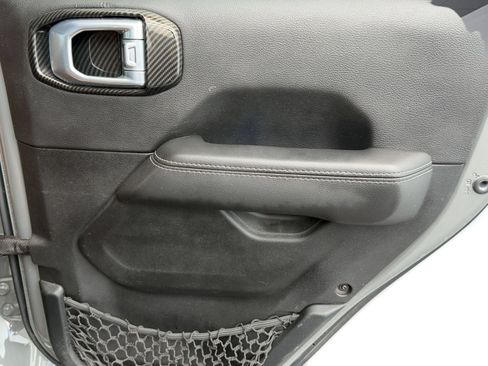 Used 2021 Jeep Wrangler Unlimited Sahara AWD/4WD image 15
