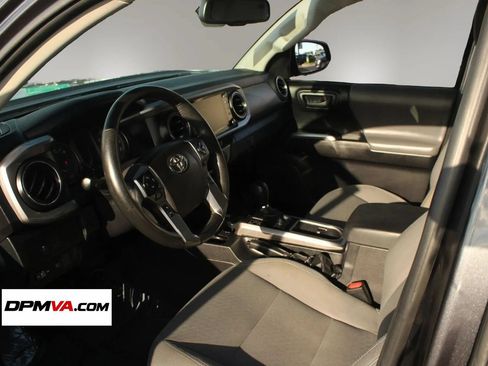 Used 2021 Toyota Tacoma SR5 AWD/4WD image 12