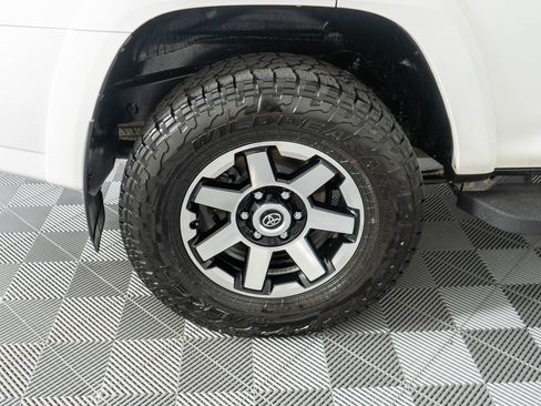 Used 2018 Toyota 4Runner TRD Off-Road Premium AWD/4WD image 30