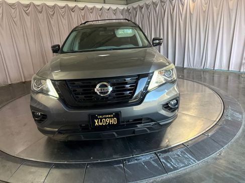 Used 2018 Nissan Pathfinder SL w/ Midnight Edition Package FWD image 2