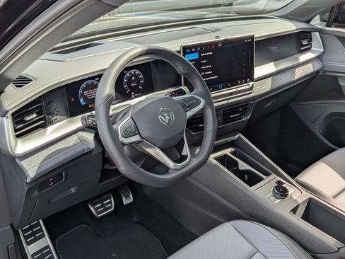 New 2026 Volkswagen Tiguan SE R-Line image 12