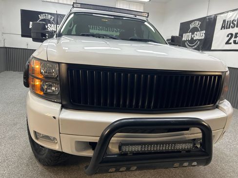 Used 2013 Chevrolet Silverado 1500 LT w/ All-Star Edition AWD/4WD image 2