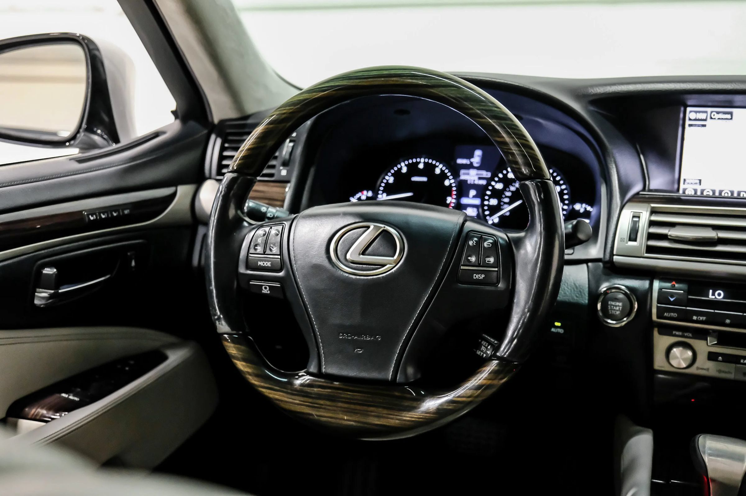 Used 2015 Lexus LS 460 L RWD image 24