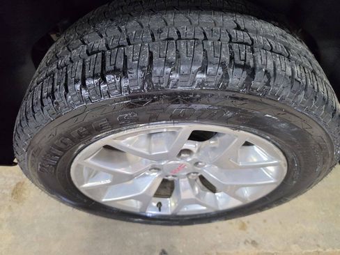 Used 2017 GMC Yukon SLT w/ Open Road Package AWD/4WD image 11