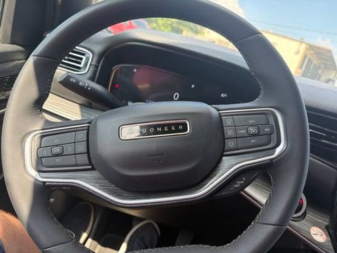 Used 2024 Jeep Wagoneer L Series II w/ Flexible Seating Group AWD/4WD image 12