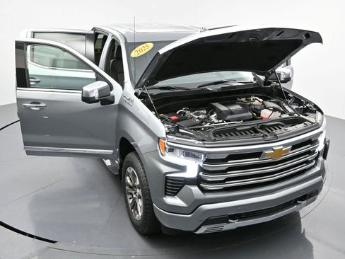 Used 2025 Chevrolet Silverado 1500 High Country w/ Technology Package AWD/4WD image 45