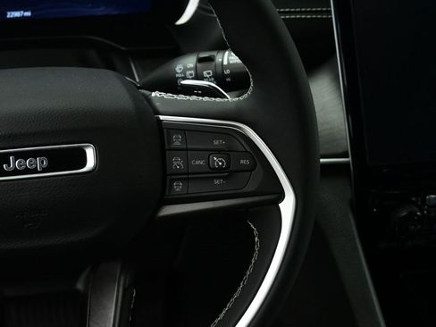 Used 2024 Jeep Grand Cherokee L Limited w/ Luxury Tech Group II image 5