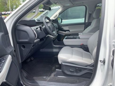 New 2025 Ford Expedition Active RWD image 23