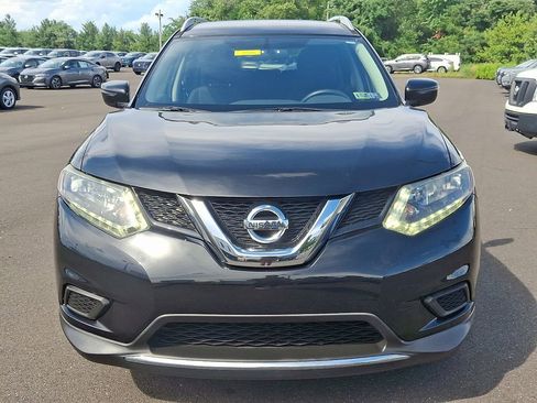 Used 2016 Nissan Rogue SV image 2