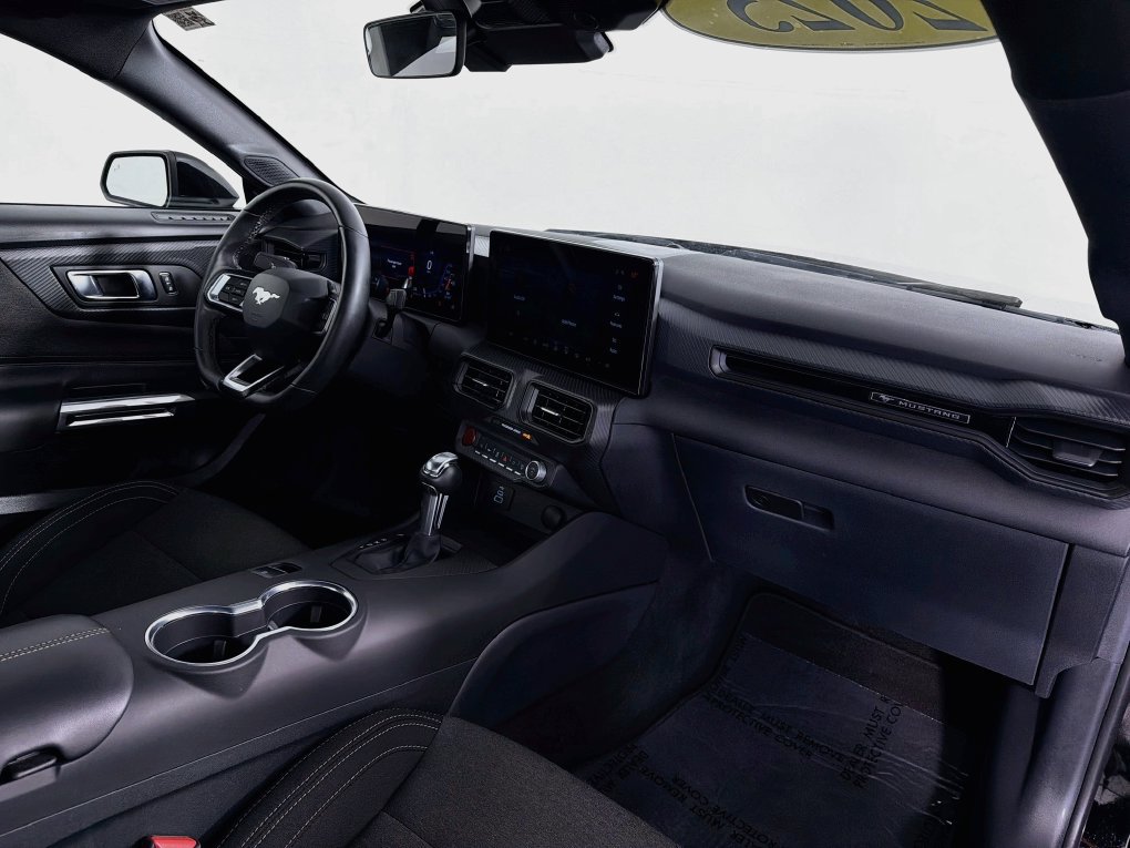 Used 2025 Ford Mustang Coupe RWD image 31