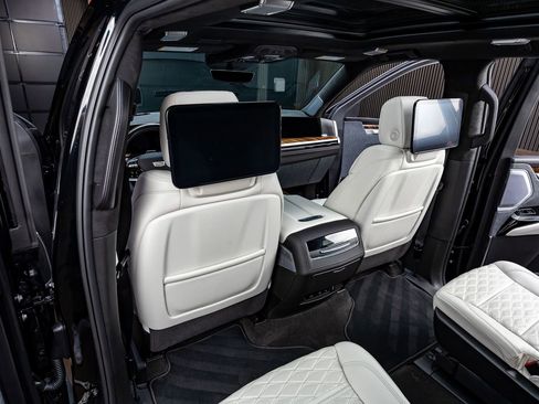 Used 2026 Cadillac Escalade Platinum Sport AWD/4WD image 35