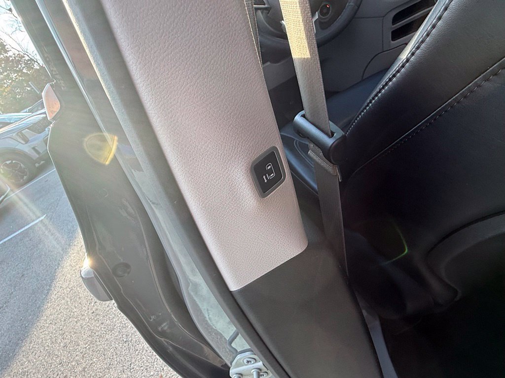 Used 2023 Chrysler Pacifica Touring-L FWD image 13