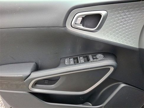 New 2025 Kia Soul LX w/ LX Technology Package image 8