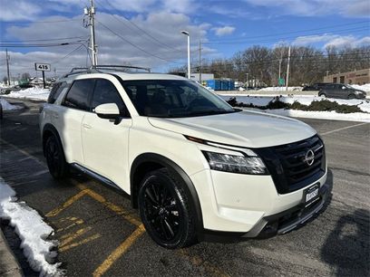 Used 2023 Nissan Pathfinder Platinum w/ Black Appearance Package