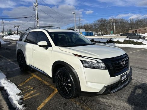 Used 2023 Nissan Pathfinder Platinum w/ Black Appearance Package image 2