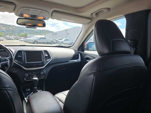 Used 2015 Jeep Cherokee Trailhawk w/ Leather Interior Group AWD/4WD image 15