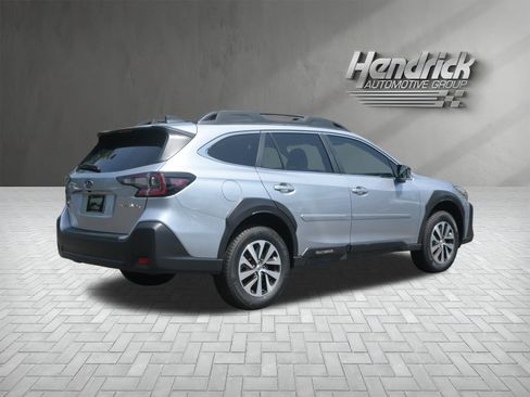 Certified 2025 Subaru Outback Premium w/ Popular Package #1A AWD/4WD image 9