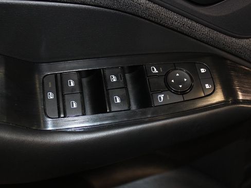 Used 2023 Nissan Rogue S image 42