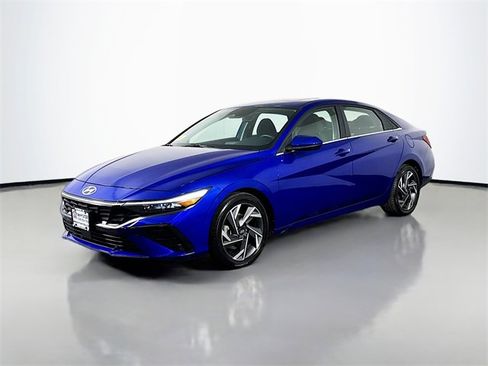 Used 2024 Hyundai Elantra SEL w/ Convenience Package image 2