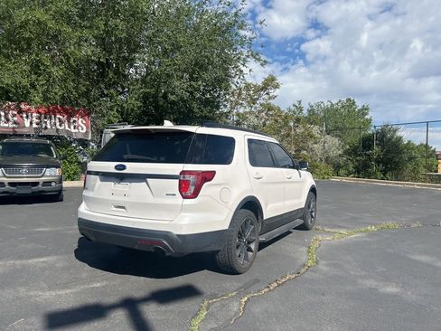 Used 2017 Ford Explorer XLT w/ Equipment Group 202A AWD/4WD image 4
