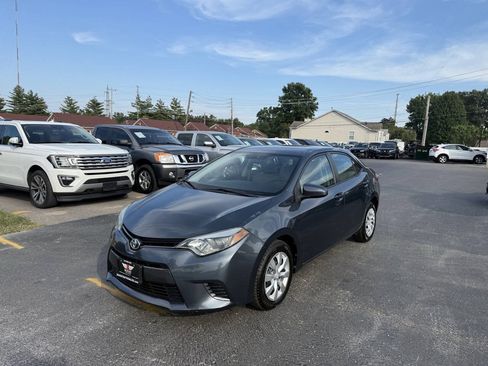 Used 2016 Toyota Corolla LE FWD image 3