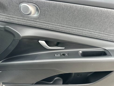 Used 2024 Hyundai Elantra Limited FWD image 19