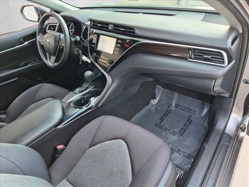 Used 2018 Toyota Camry LE FWD image 19