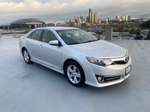 Used 2014 Toyota Camry SE FWD image 23