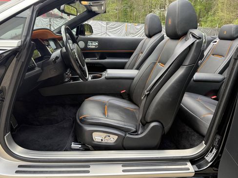 Used 2018 Rolls-Royce Dawn RWD image 26