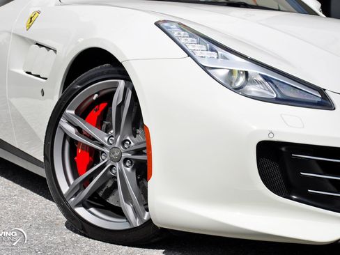 Used 2017 Ferrari GTC4Lusso AWD/4WD image 5