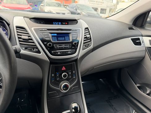 Used 2016 Hyundai Elantra SE image 19