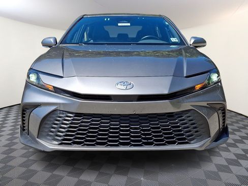 Used 2025 Toyota Camry SE FWD image 2