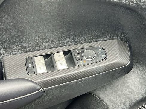 Used 2024 Mitsubishi Outlander SE image 18