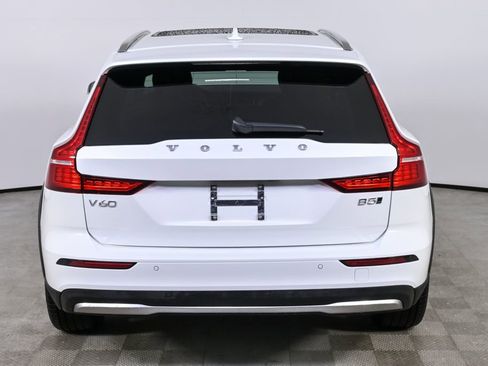 Certified 2025 Volvo V60 B5 Cross Country Plus image 30