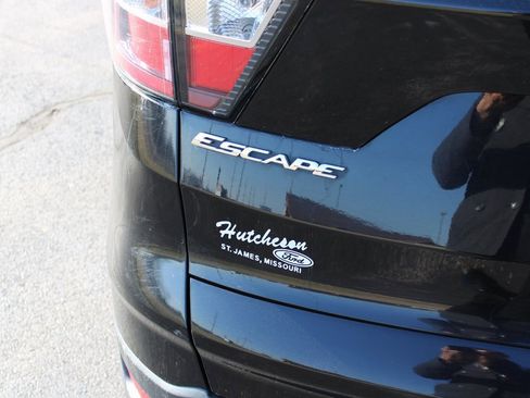 Used 2018 Ford Escape SE w/ SE Sport Appearance Package image 8